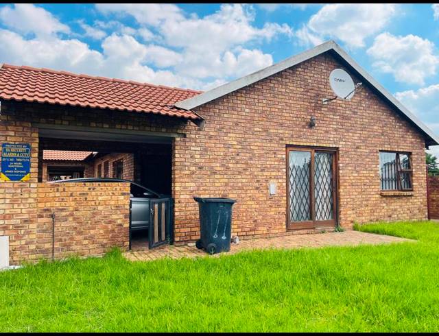 2 BEDROOM TOWNHOUSE FOR SALE IN DUNNOTTAR